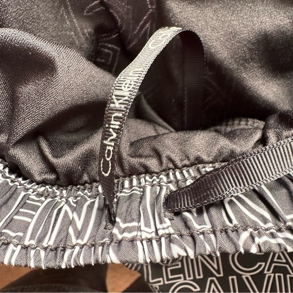 Set of 2 Calvin Klein Women’s Black/White Lined Athletic Shorts Size Small - Picture 8 of 8